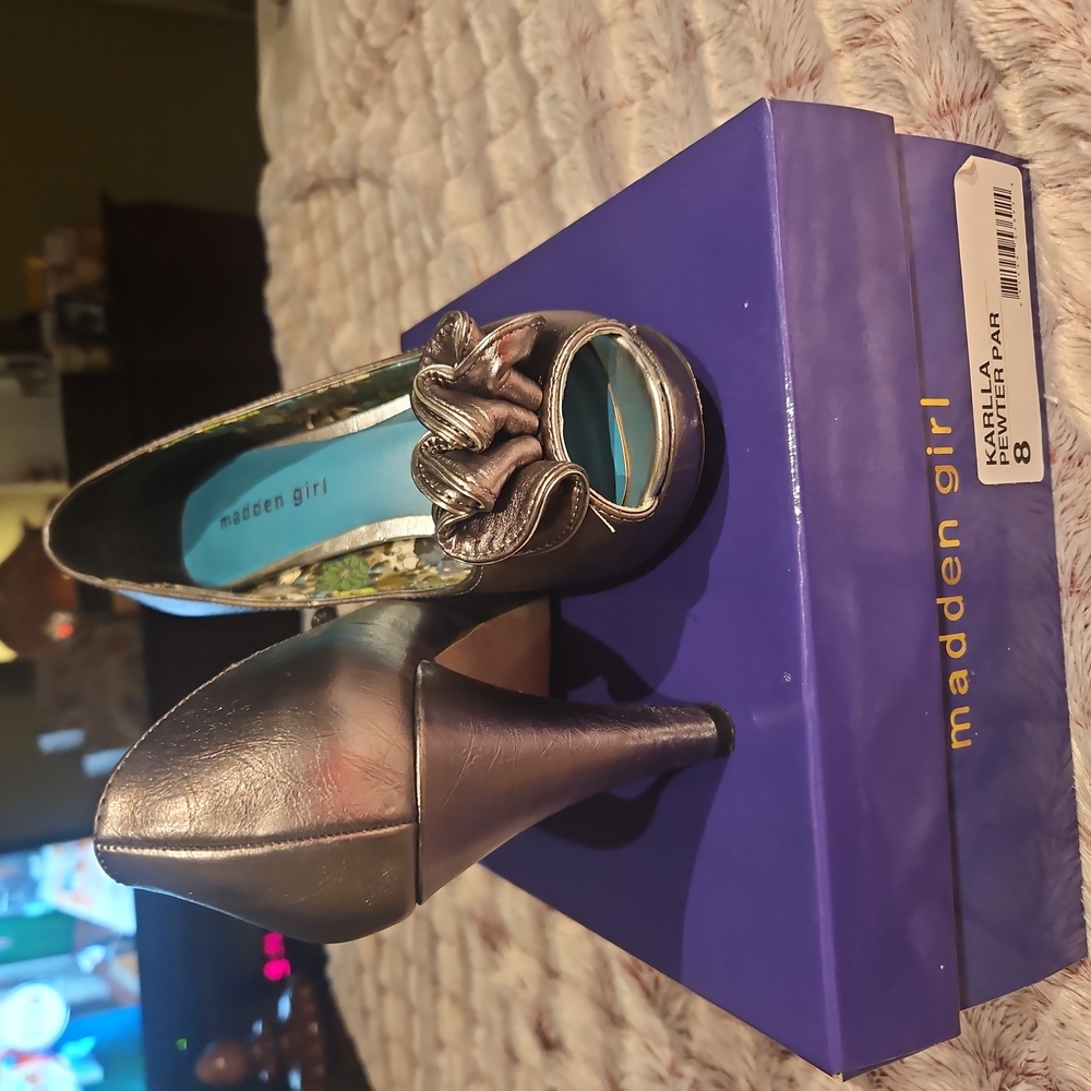 Madden Girl, 8, Pewter.